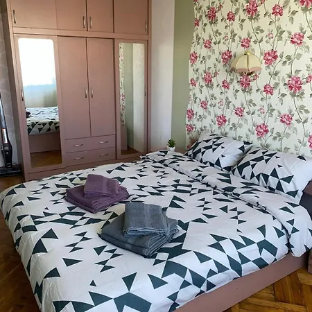 דירה Cozy Flat Near